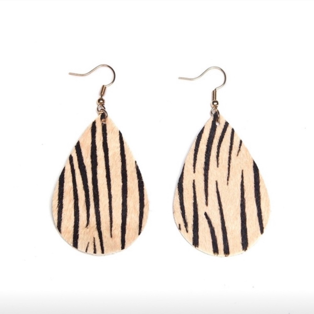 TEARDROP LEATHER EARRINGS